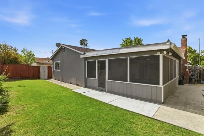 Building Photo - 1714 Woodridge Way