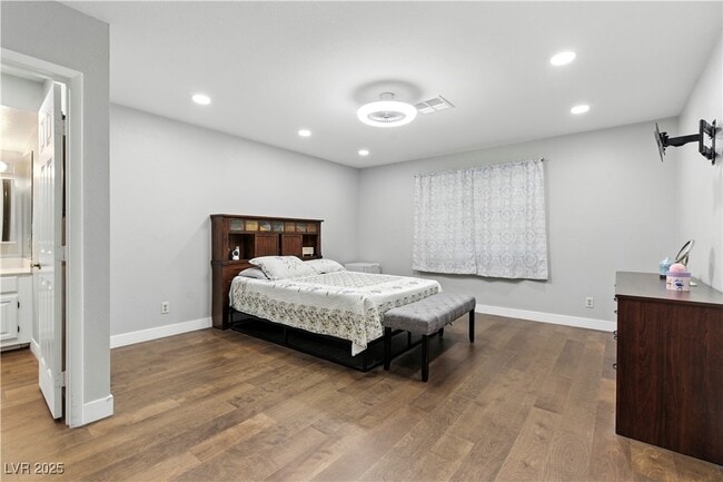 Building Photo - 3280 Dayflower St