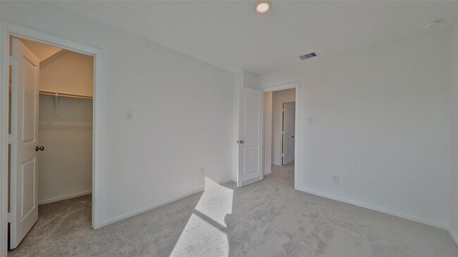 Building Photo - 16806 Old Wagon Wy