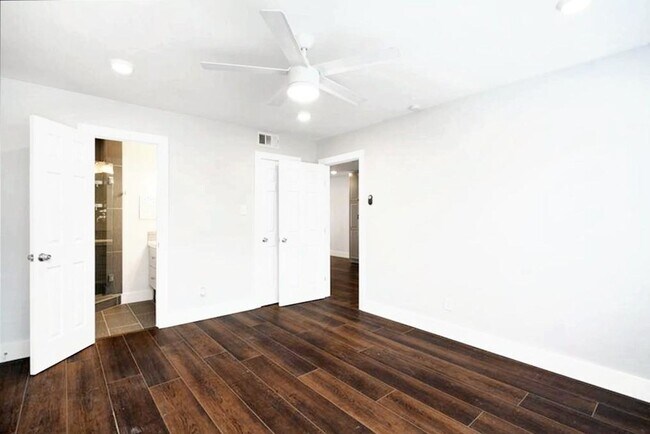 Building Photo - Spacious 2-Bed, 2-Bath First Floor Apartme...