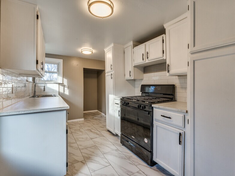 Building Photo - 453 S 50th West Ave