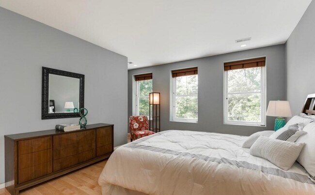 Building Photo - 1207 Lamont St NW