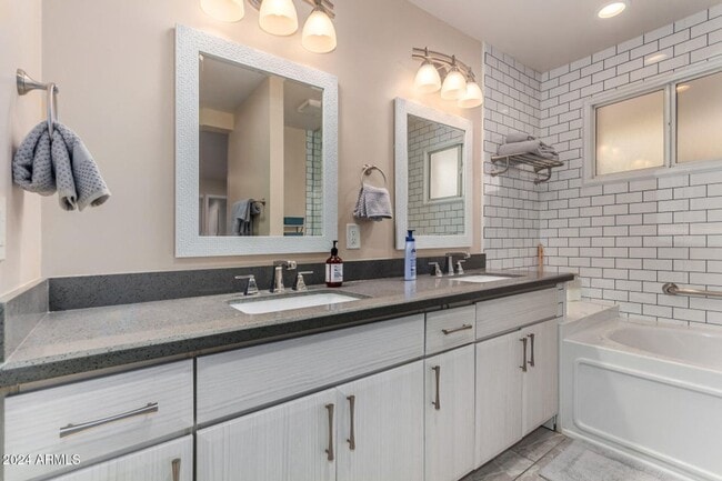 Building Photo - AMAZING ASU HOUSE IN GREAT STUDENT AREA