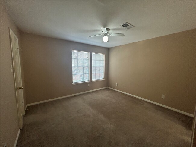 Building Photo - 2030 Plantation Dr