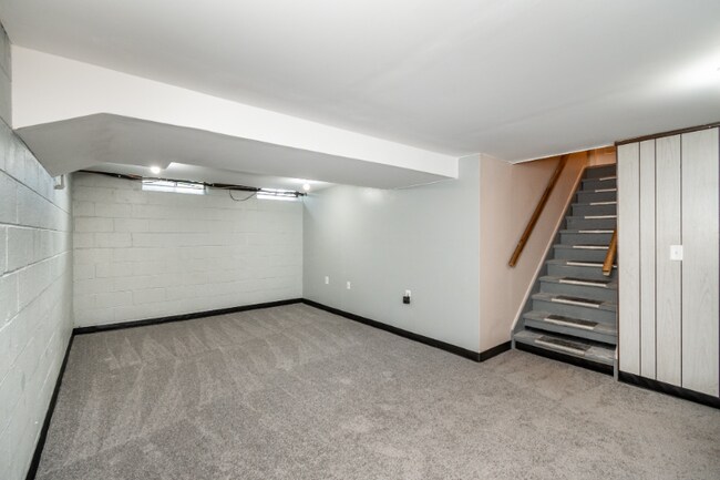 Building Photo - 1239 Ashover Dr