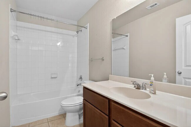 Building Photo - 416 Azalea Dr