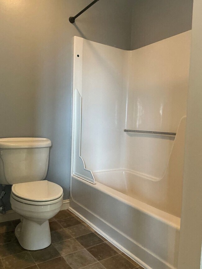 Building Photo - Townhome - 3 Bedroom/ 2.5 Bathroom - Avail...