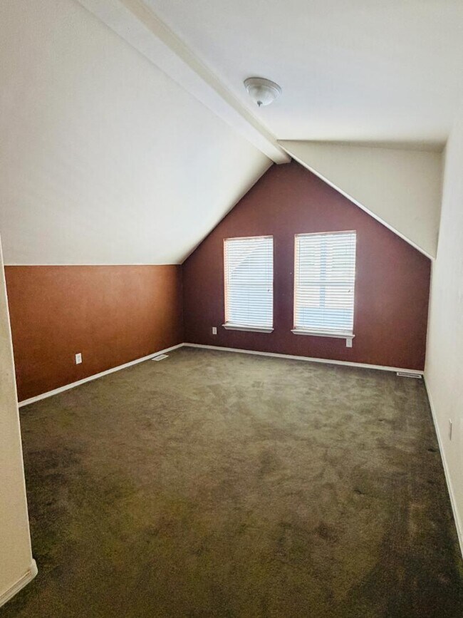 Building Photo - 558 N Tam Rim Dr