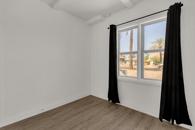 Building Photo - 1/2 MONTH FREE RENT MOVE IN SPECIAL!!! Brand new remodeled in the heart of downtown PHX