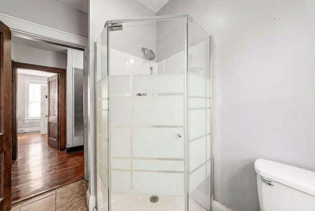 Building Photo - 396 E Northwood Ave