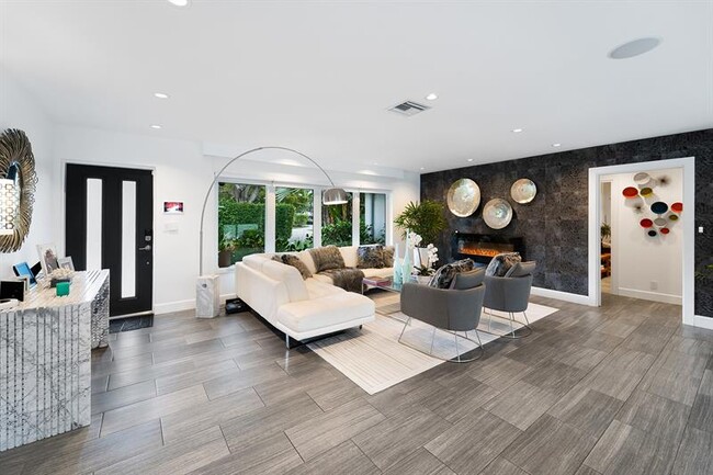 Building Photo - 2617 Bayview Dr