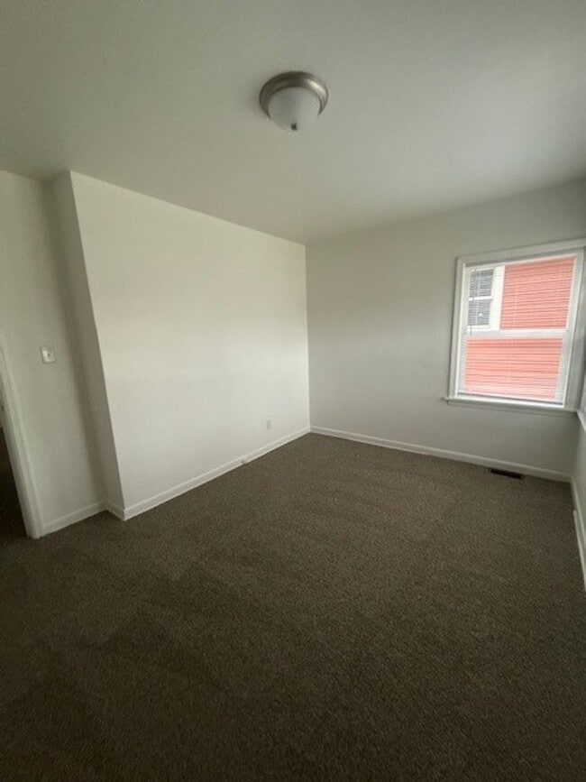 Building Photo - Charming 3-Bedroom Home Near Kenosha Dream Park