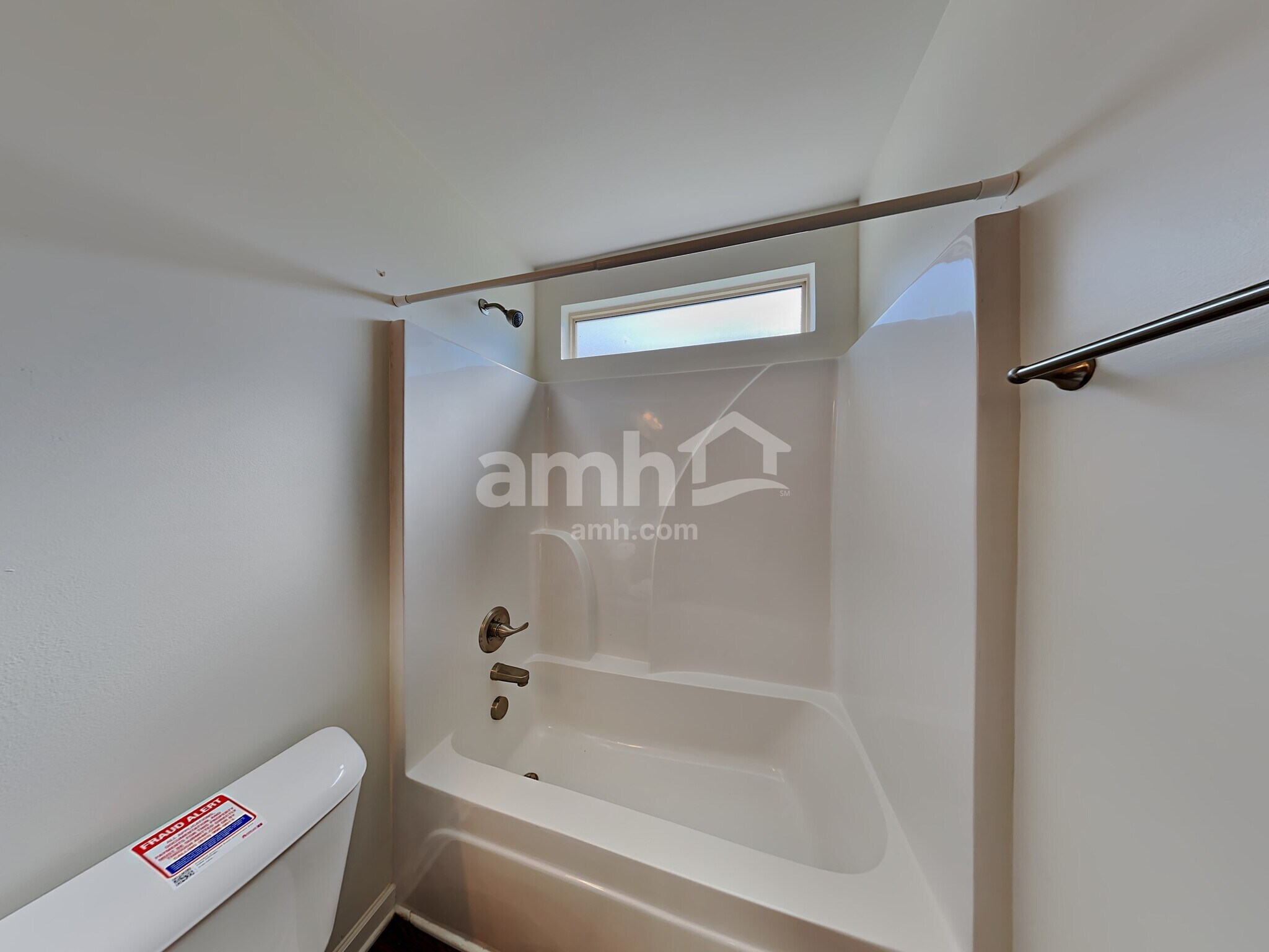 Building Photo - 609 Crooked Creek