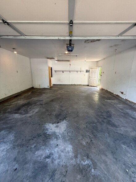Building Photo - 722 S 16th St