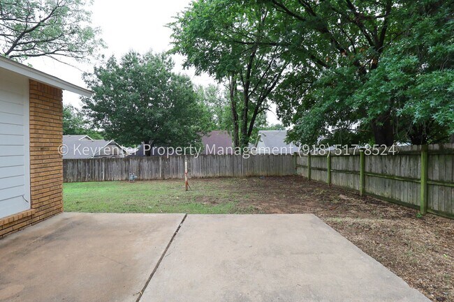 Building Photo - 3 Bedroom Gem in Union Schools! Available for Immediate Move In!