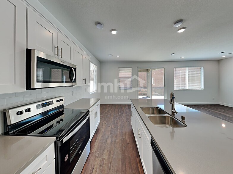 Building Photo - 8921 Tiger Tooth Ave