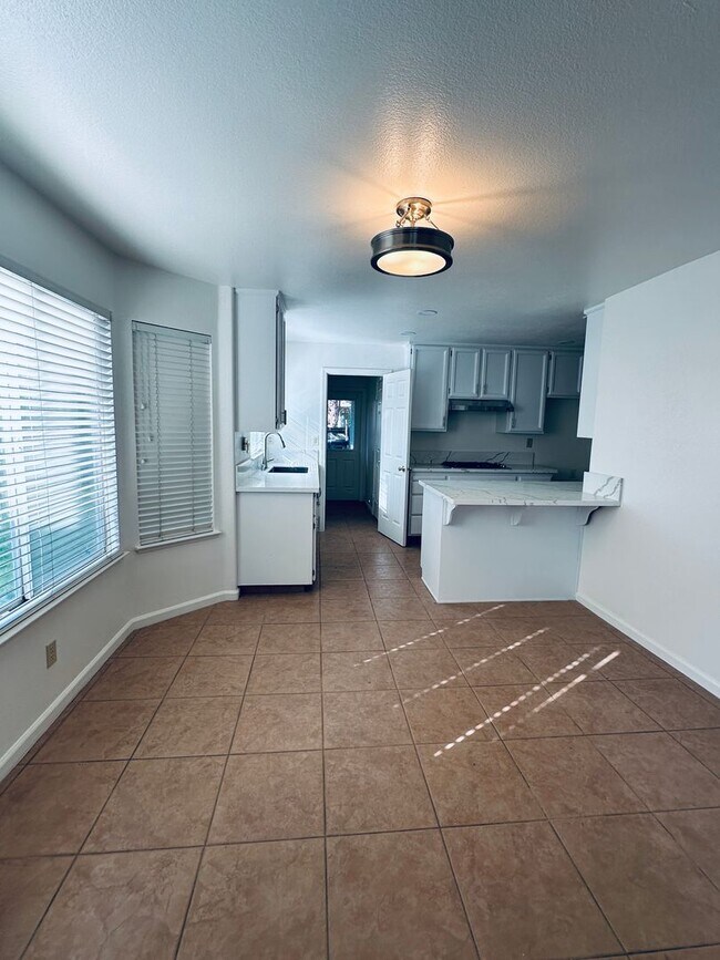 Building Photo - Elk Grove - HOUSE  FOR RENT!