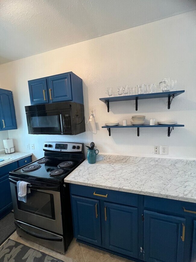 Building Photo - Charming 1BR Townhome in San Antonio