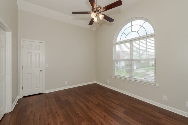Building Photo - 125 Firelight Ct
