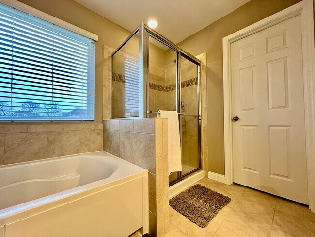 Building Photo - Executive corporate rental features community pool. Fully furnished and includes all utilities.