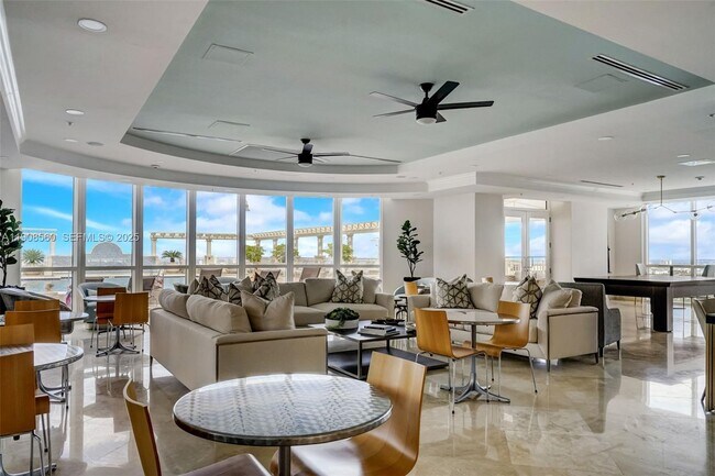 Building Photo - 511 SE 5 Ave