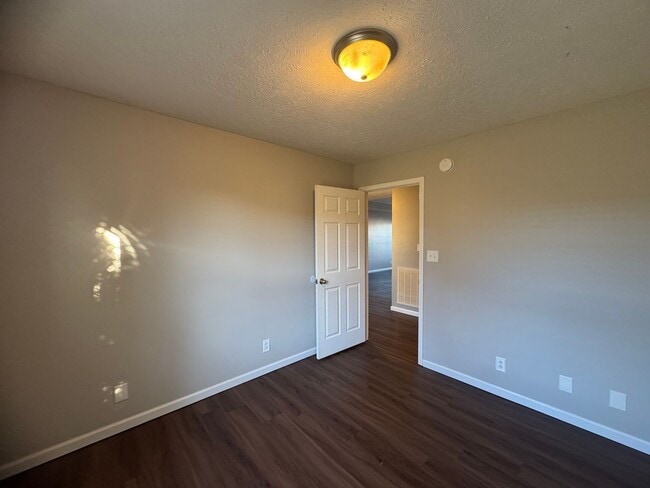 Building Photo - Beautiful Single Family Home in Clarksville