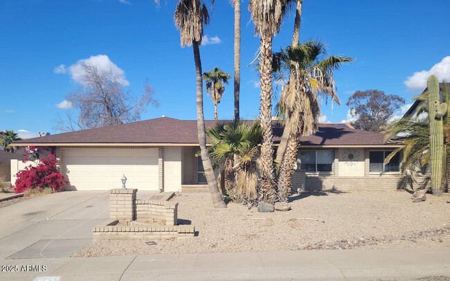 Building Photo - 1038 E Acoma Dr