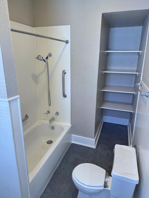 Building Photo - 2204 NW 32nd St