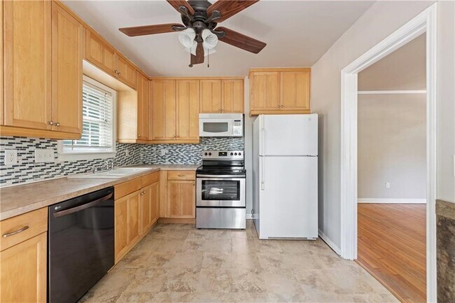 Building Photo - 2201 Cr 320