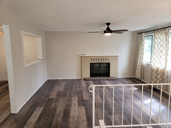 Building Photo - Federal way split level home - 3 bedrooms 2 bathrooms, AC, RV parking, EV Chargers and more, Avai...