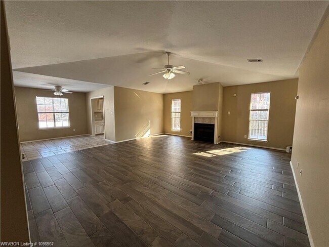 Building Photo - 9028 28