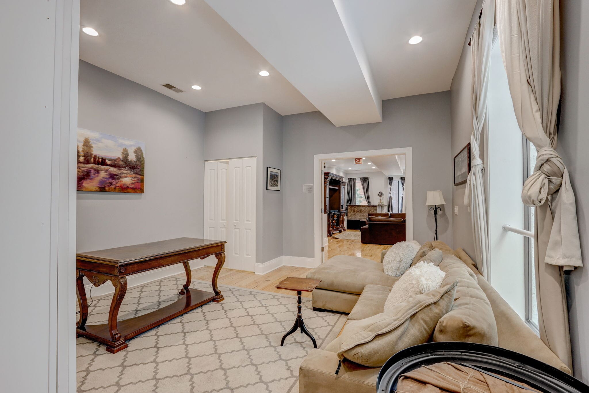 Building Photo - 20 W Ontario St