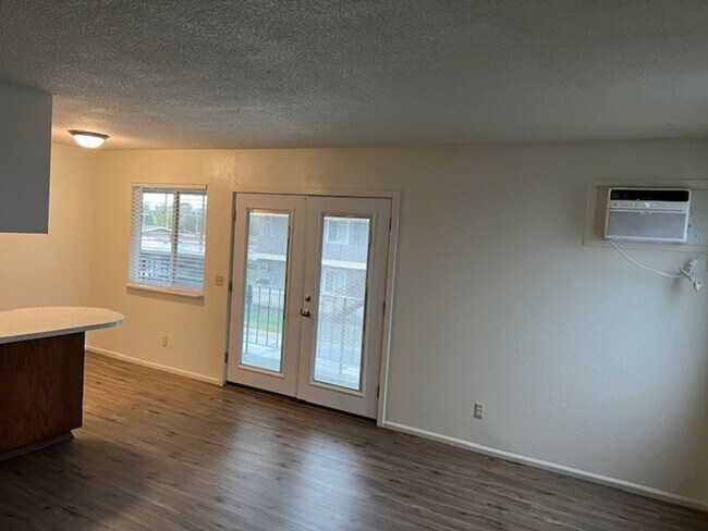 Building Photo - 624 Berrydale Ave