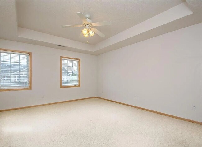 Building Photo - 2101 Meadow Ct