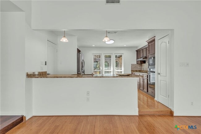 Building Photo - 513 Red River Rd