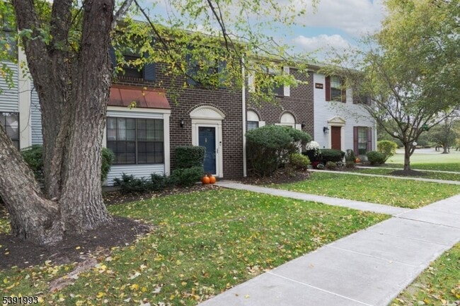 Building Photo - 242 Penns Way