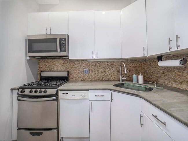 Building Photo - 343 4th St