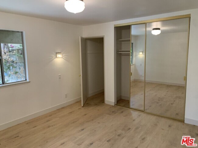 Building Photo - 11138 Aqua Vista St