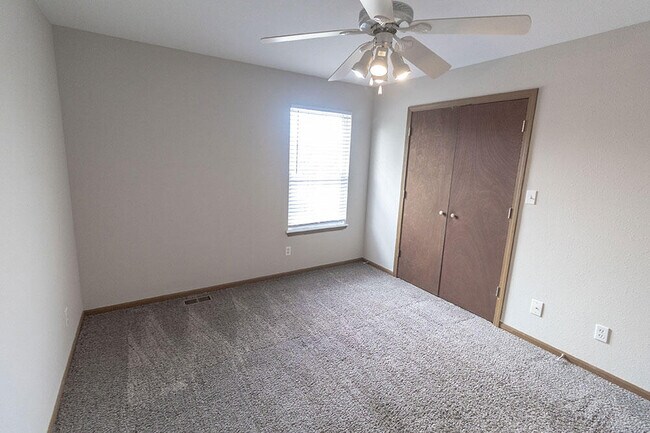 Building Photo - 3611 Zinnia Dr