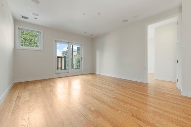 Building Photo - 283 C St