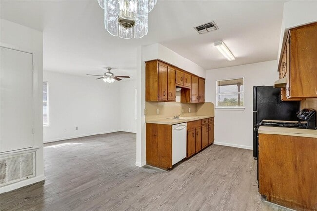 Building Photo - 1622 La Joya St