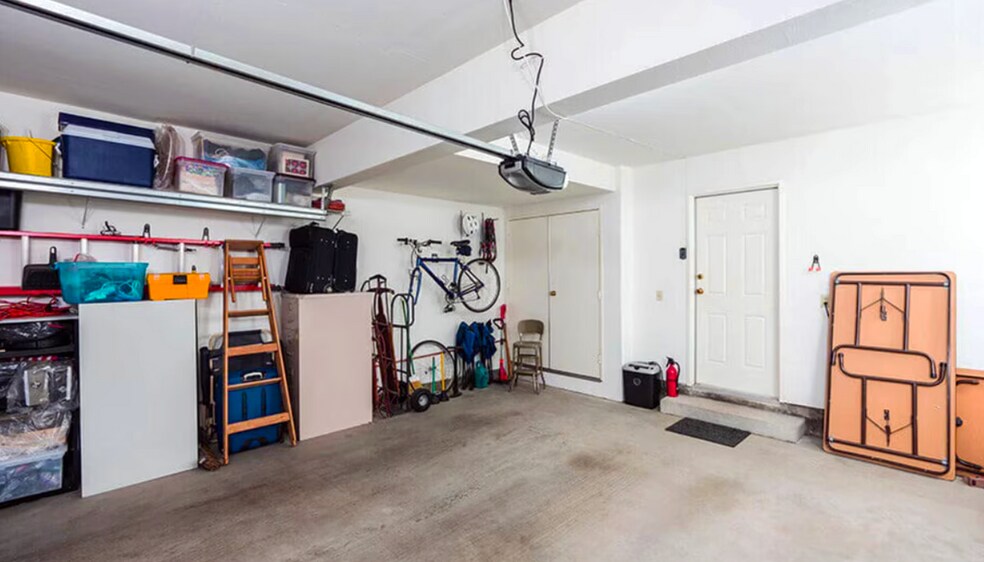 Building Photo - 635 W 31st St