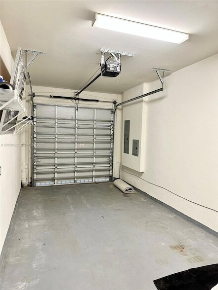 Building Photo - 10560 NW 63rd Terrace