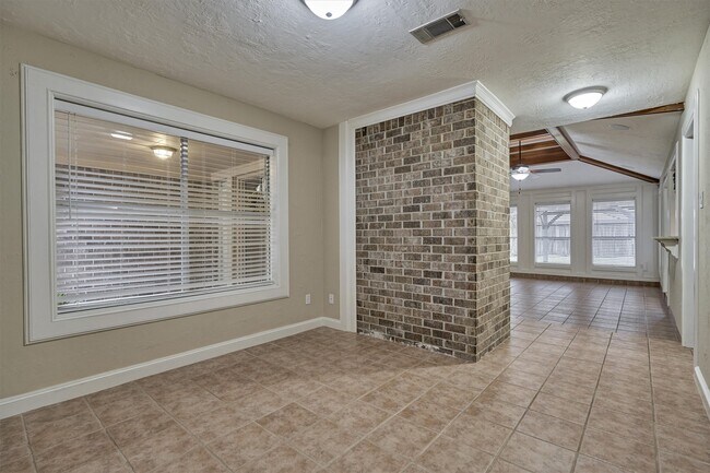 Building Photo - 42 Devonshire Dr