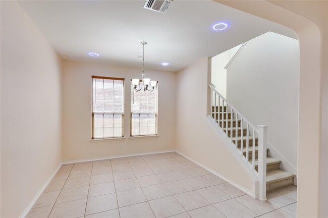 Building Photo - 868 Water Hyacinth Loop