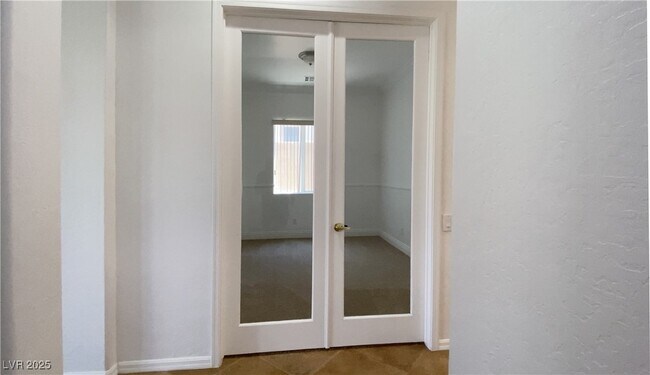 Building Photo - 2768 Kindeace Ave