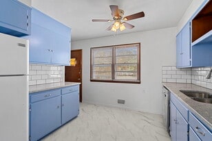 Building Photo - 906 E 84th St