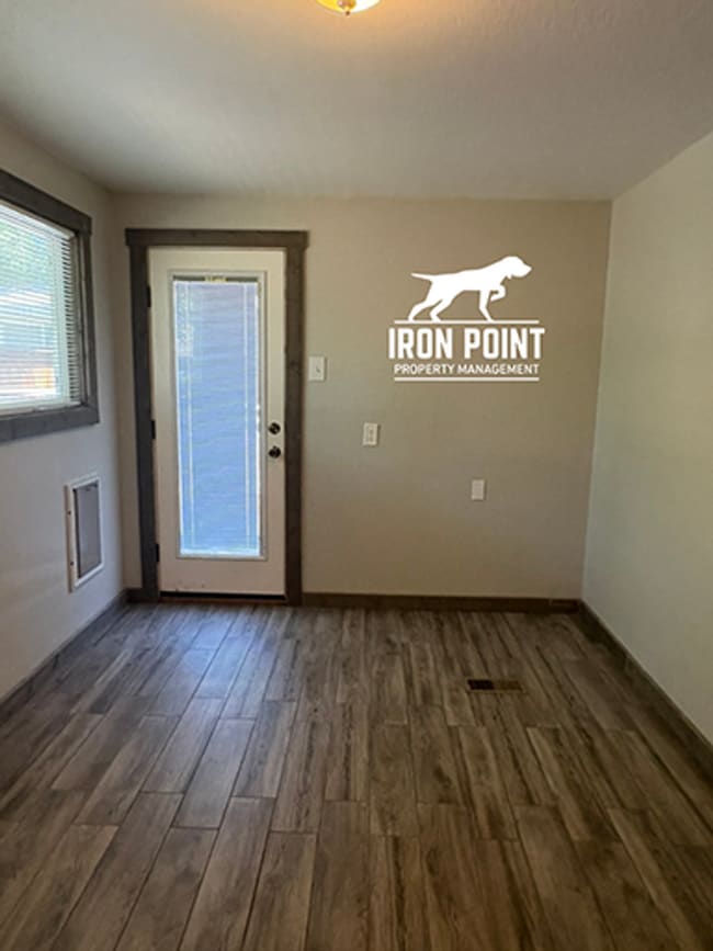 Building Photo - 3 Bed/1 Bath off Broadway near downtown Boise & BSU - Landscaping Included.