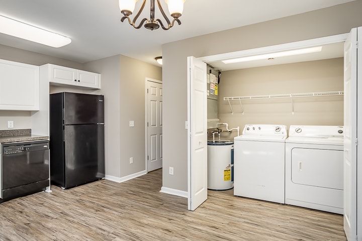 Building Photo - 402 Ellis Ave