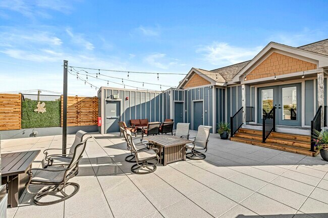 Building Photo - 260 N 10th St